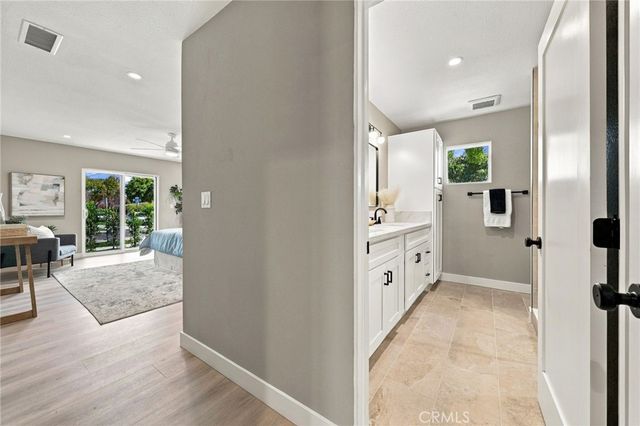 2001 Carfax, Long Beach, CA 90815