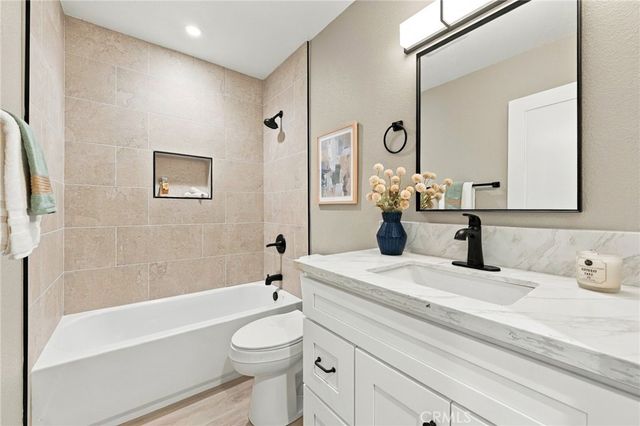 2001 Carfax, Long Beach, CA 90815