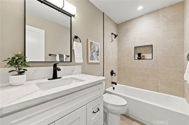 2001 Carfax, Long Beach, CA 90815