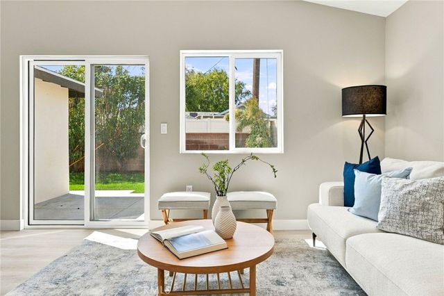 2001 Carfax, Long Beach, CA 90815