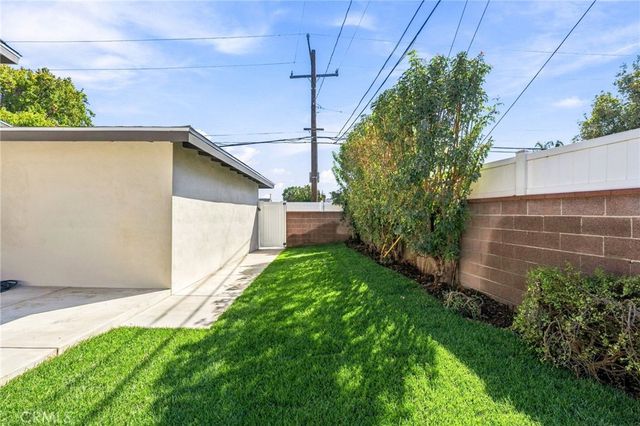 2001 Carfax, Long Beach, CA 90815