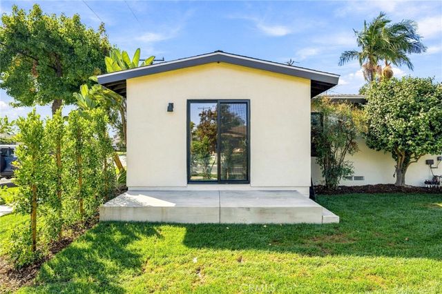 2001 Carfax, Long Beach, CA 90815