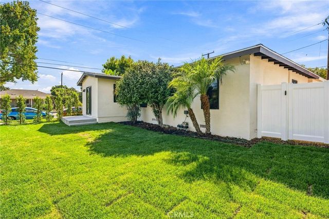 2001 Carfax, Long Beach, CA 90815