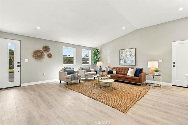 2001 Carfax, Long Beach, CA 90815
