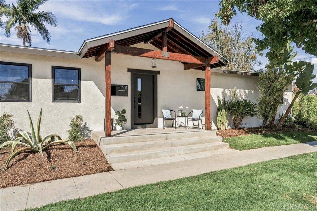 2001 Carfax, Long Beach, CA 90815 — exterior