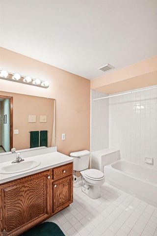 47715 Beacon Square Drive, Macomb, MI 48044