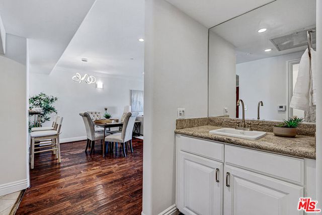 1520 S Shenandoah Street 304, Los Angeles, CA 90035