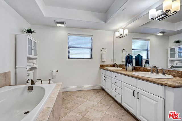 1520 S Shenandoah Street 304, Los Angeles, CA 90035