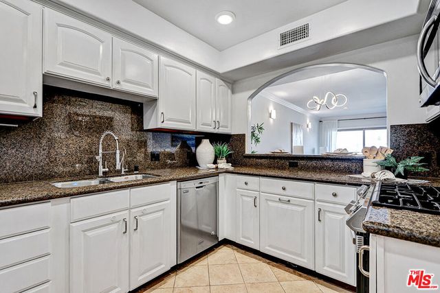 1520 S Shenandoah Street 304, Los Angeles, CA 90035
