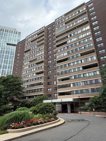 9 Hawthorne Pl 7H, Boston, MA 02114
