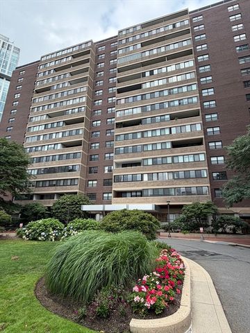 9 Hawthorne Pl 7H, Boston, MA 02114