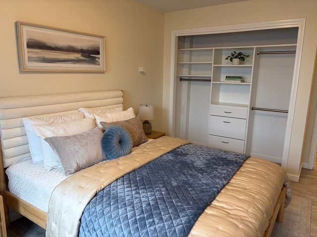 9 Hawthorne Pl 7H, Boston, MA 02114