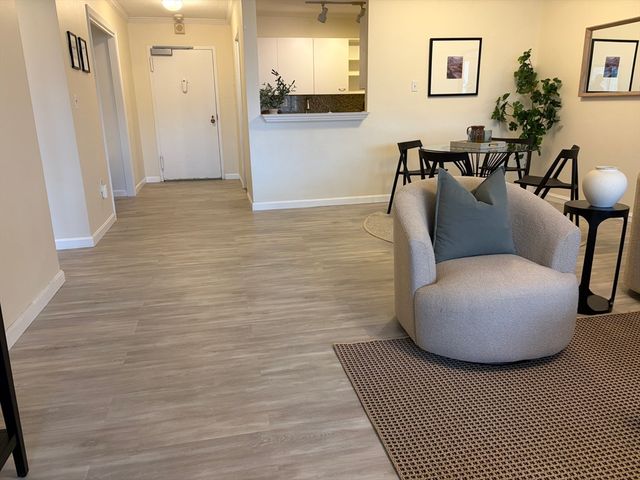9 Hawthorne Pl 7H, Boston, MA 02114