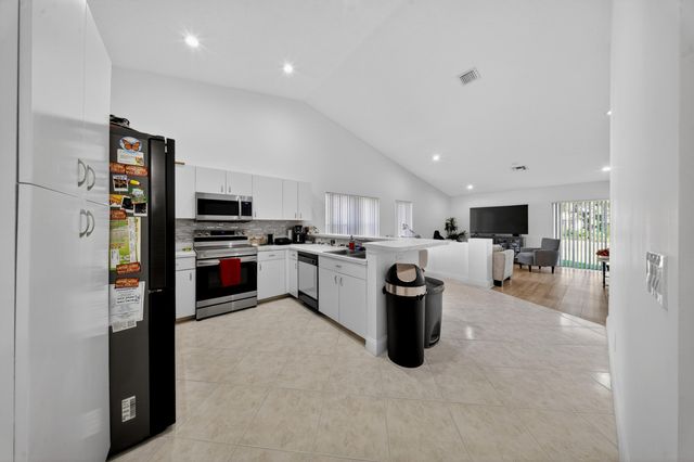 113 Egret, Greenacres, FL 33413