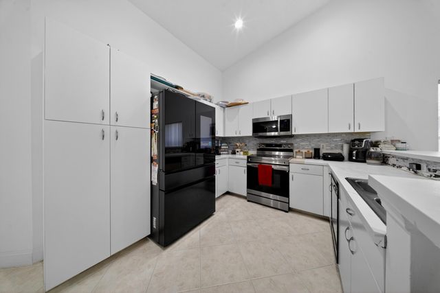 113 Egret, Greenacres, FL 33413