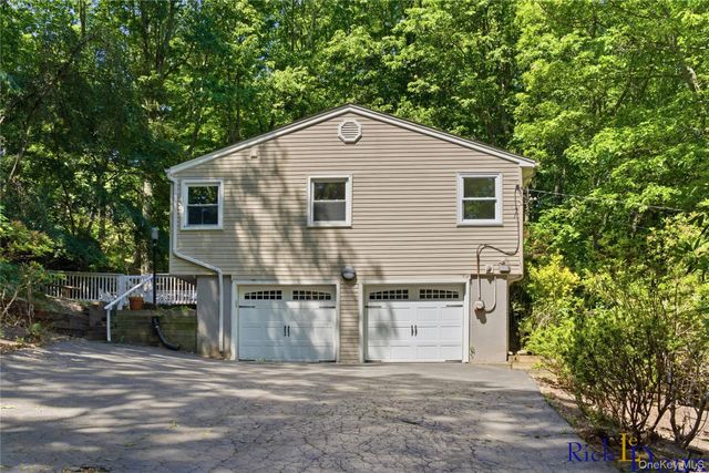 223 Old Post Road, Port Jefferson, NY 11777