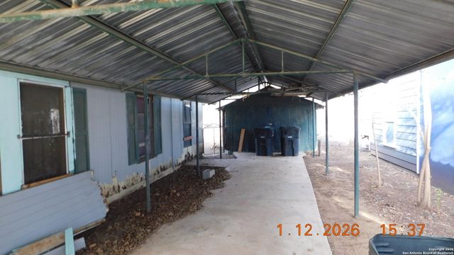 522 Avenue B, Poteet, TX 78065