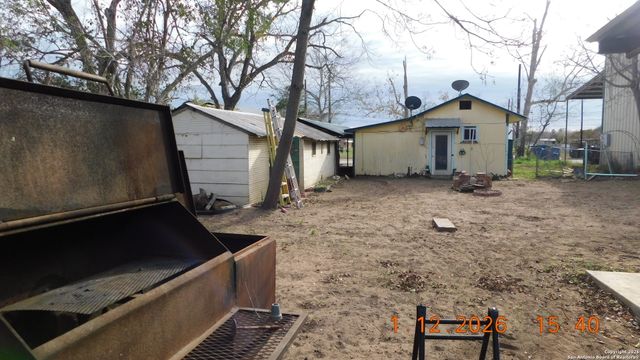 522 Avenue B, Poteet, TX 78065