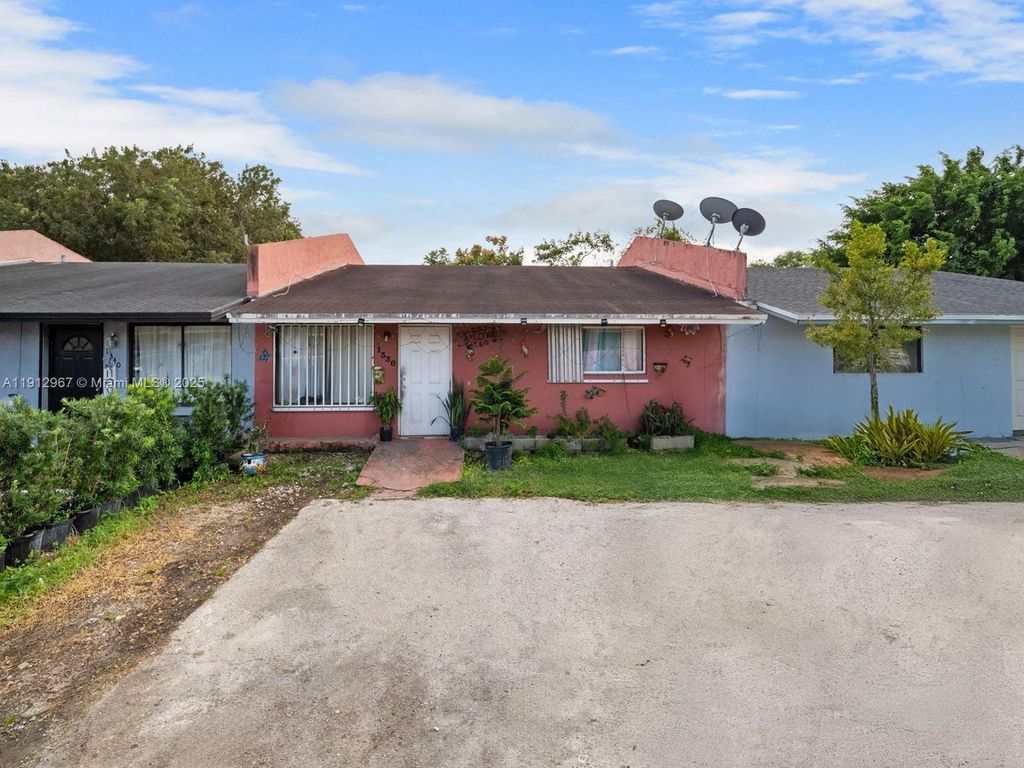 1330 Kia Dr, Homestead, FL 33033