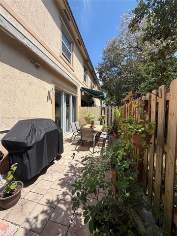 809 NW 170th Terrace 26, Pembroke Pines, FL 33028