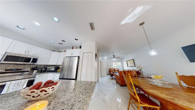 809 NW 170th Terrace 26, Pembroke Pines, FL 33028