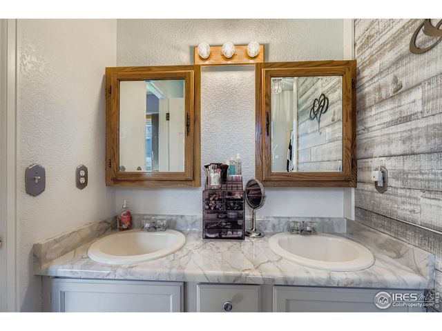 121 Chestnut St, Windsor, CO 80550