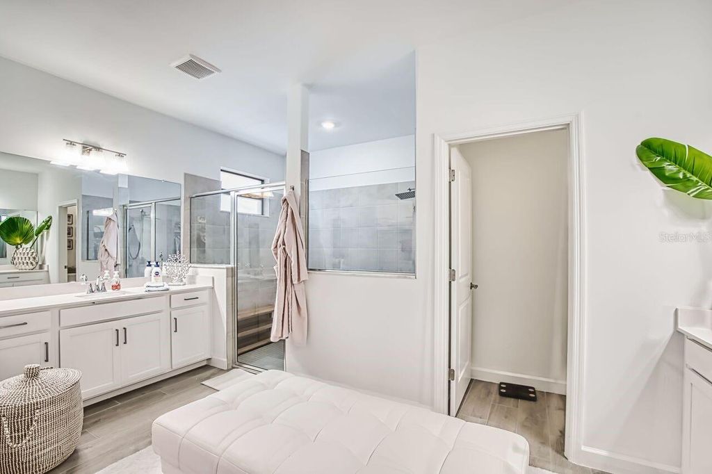 Image 30 of property listing at 10903 TIMBER CREEK DRIVE, Fort Myers, FL 33913