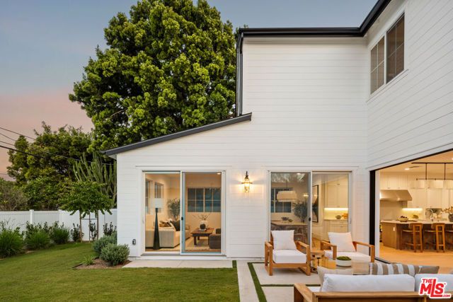 8024 Stewart Avenue, Los Angeles, CA 90045