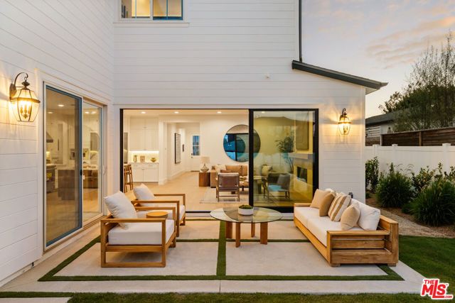 8024 Stewart Avenue, Los Angeles, CA 90045