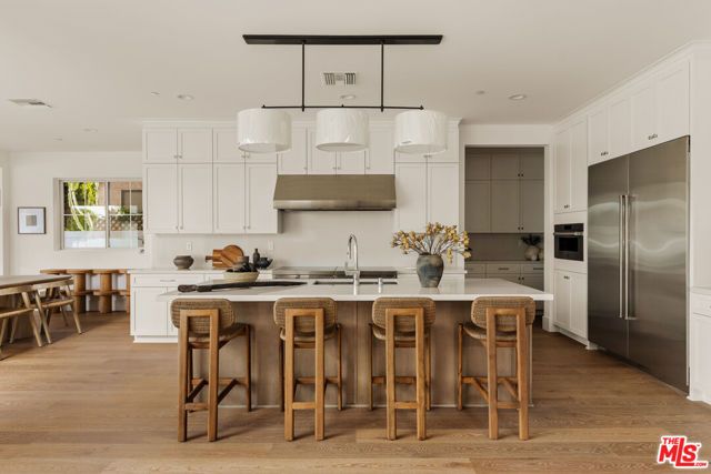 8024 Stewart Avenue, Los Angeles, CA 90045