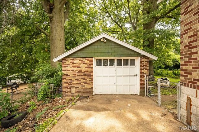 7040 Lena Avenue, St Louis, MO 63136