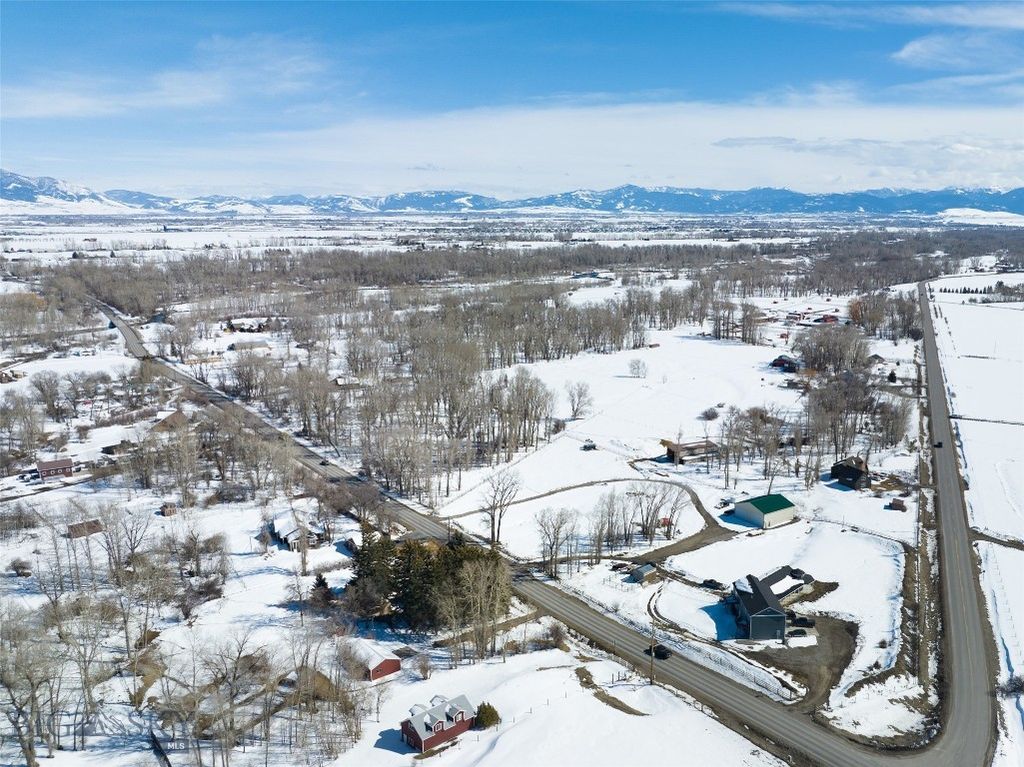 2444 W Cameron Bridge Road, Bozeman, MT 59718 photo 3