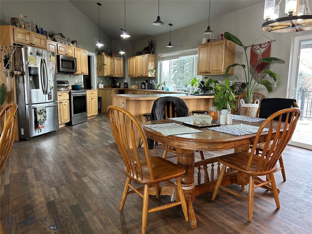 2444 W Cameron Bridge Road, Bozeman, MT 59718 photo 9