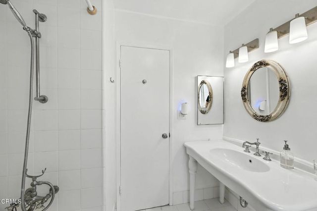 17053 Roscoe Boulevard 6, Northridge, CA 91325