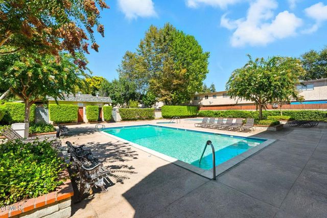 17053 Roscoe Boulevard 6, Northridge, CA 91325