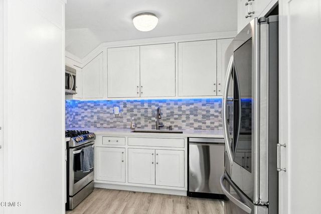 17053 Roscoe Boulevard 6, Northridge, CA 91325