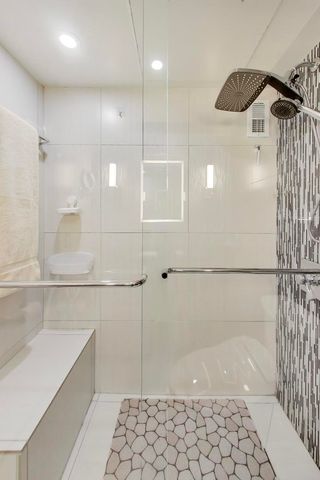 1440 N Lake Shore Drive 5E, Chicago, IL 60610