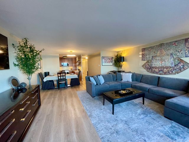 1440 N Lake Shore Drive 5E, Chicago, IL 60610