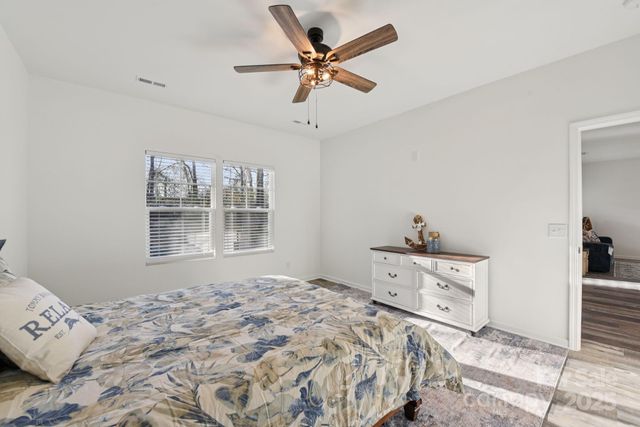 3567 Farmfield Drive, Claremont, NC 28610