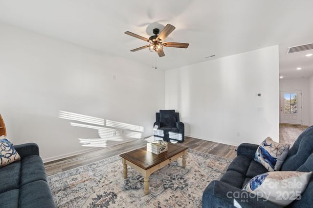 3567 Farmfield Drive, Claremont, NC 28610