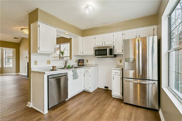 269 Summerlake LN, Newport News, VA 23602