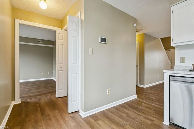 269 Summerlake LN, Newport News, VA 23602