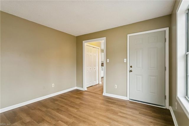 269 Summerlake LN, Newport News, VA 23602