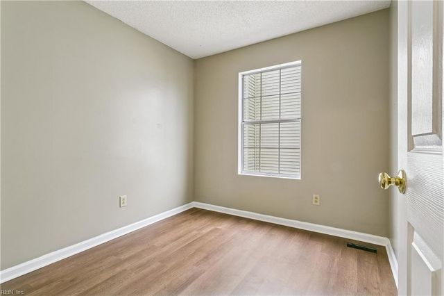 269 Summerlake LN, Newport News, VA 23602