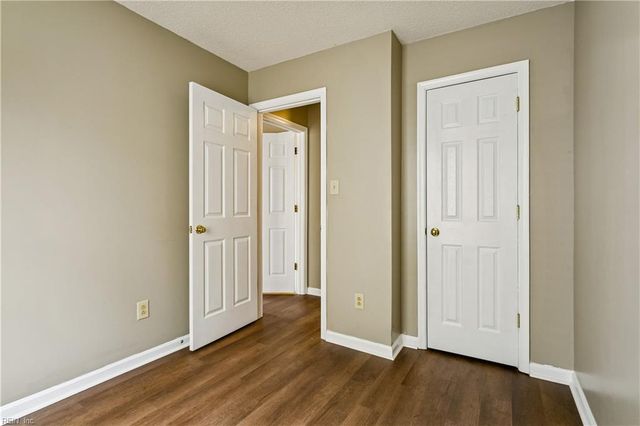 269 Summerlake LN, Newport News, VA 23602