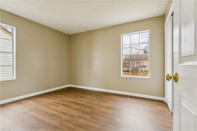 269 Summerlake LN, Newport News, VA 23602