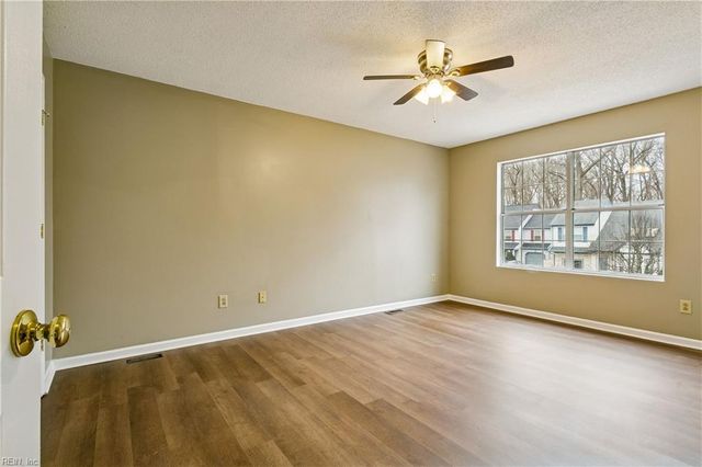 269 Summerlake LN, Newport News, VA 23602