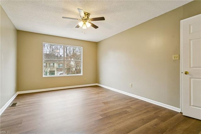 269 Summerlake LN, Newport News, VA 23602