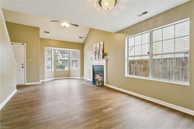 269 Summerlake LN, Newport News, VA 23602