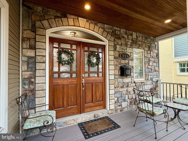 904 LINCOLN AVE, Falls Church, VA 22046
